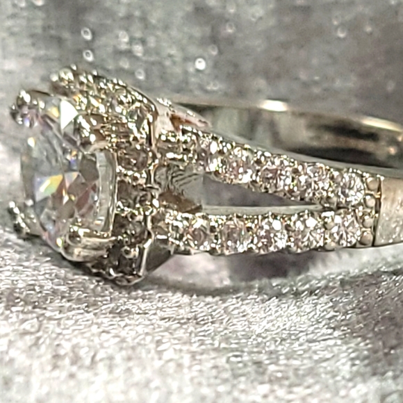 4 Prong White Zircon Silver Color Engagement Ring - Picture 7 of 8